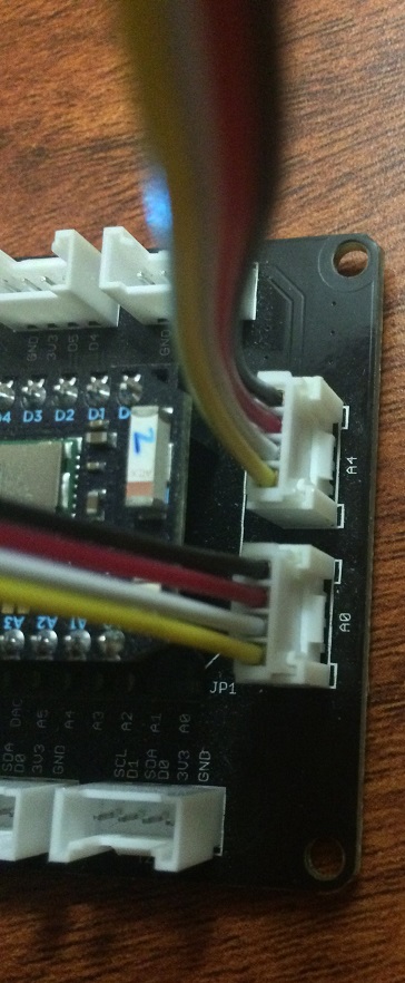 a picture showing connectors at A0 and A4 in Grove Shield